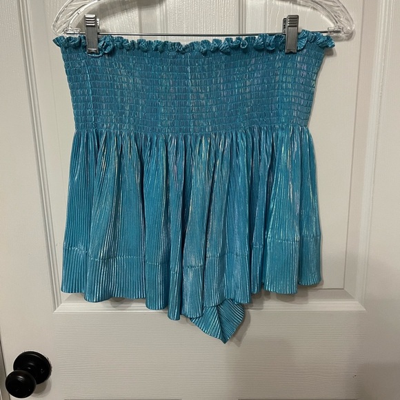 QUEEN OF SPARKLES wavy swing short in pale blue metallic ribbed medium - Picture 6 of 6